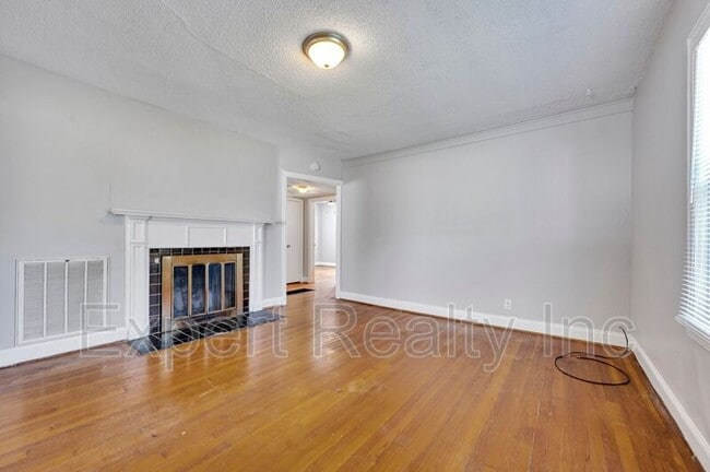 Building Photo - 1620 31st St SW
