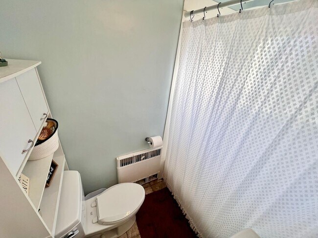 Building Photo - 184 N 200 E