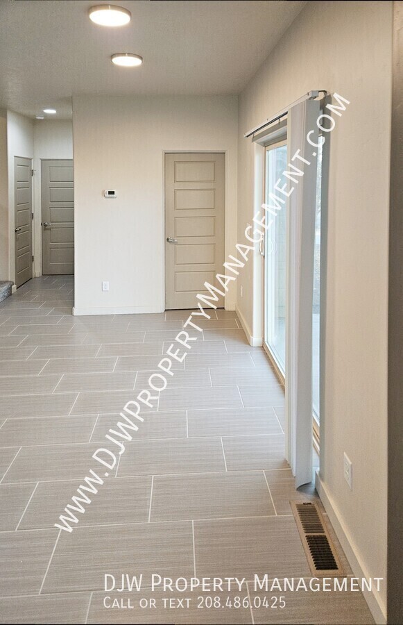 Building Photo - 3004 N LeBlanc Way
