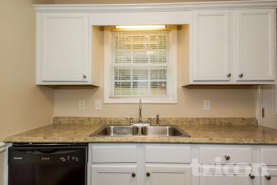 Building Photo - 165 Aspen Forest Dr