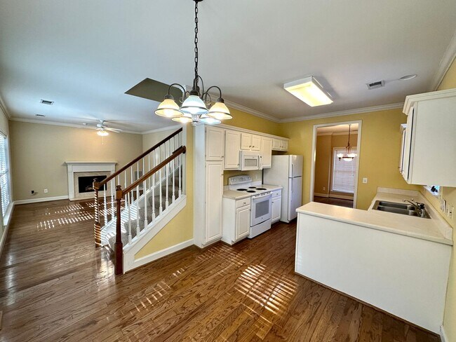 Building Photo - 1815 Charleston Cir