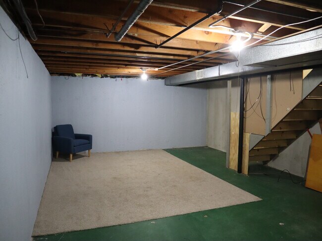 Building Photo - 951 Barclay Ln