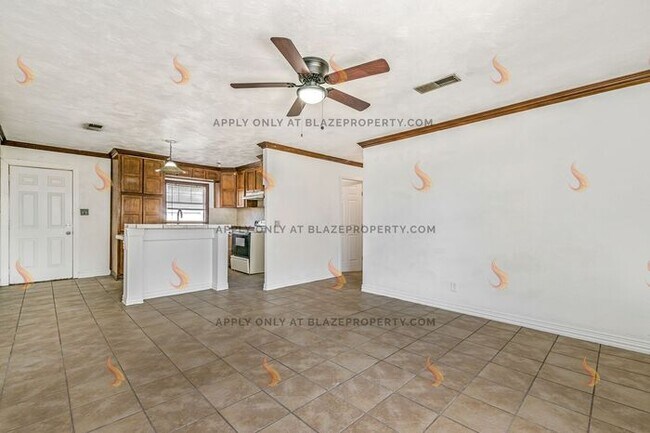 Building Photo - Beautifully Renovated 3-Bed, 1-Bath Home w...