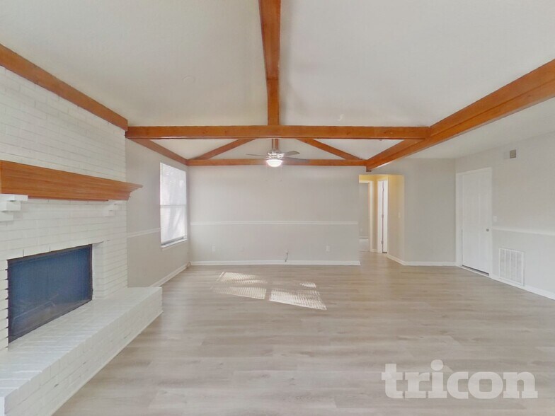 Building Photo - 11565 N Ride Cir E