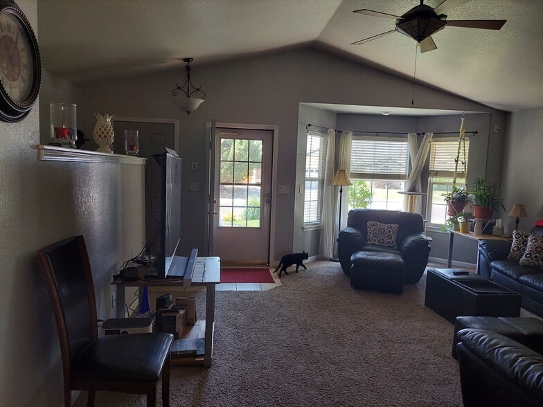 Building Photo - 4019 Maverick Ln
