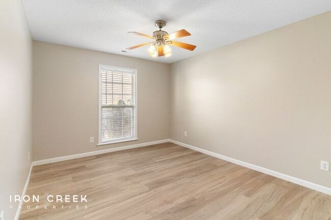 Building Photo - 89 Running Briar Rd