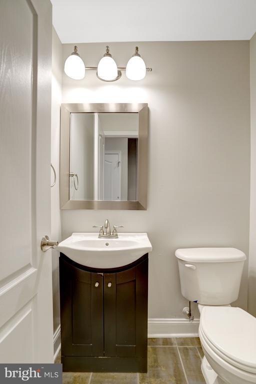 Building Photo - 6927 Rolling Creek Way