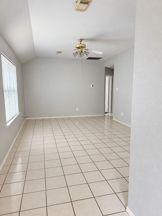 Building Photo - 5006 Canyon Blanco Dr