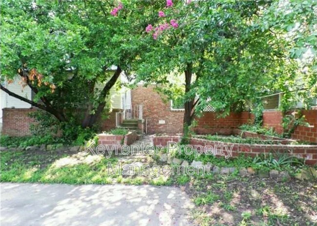 Building Photo - 2220 S Indianapolis Ave