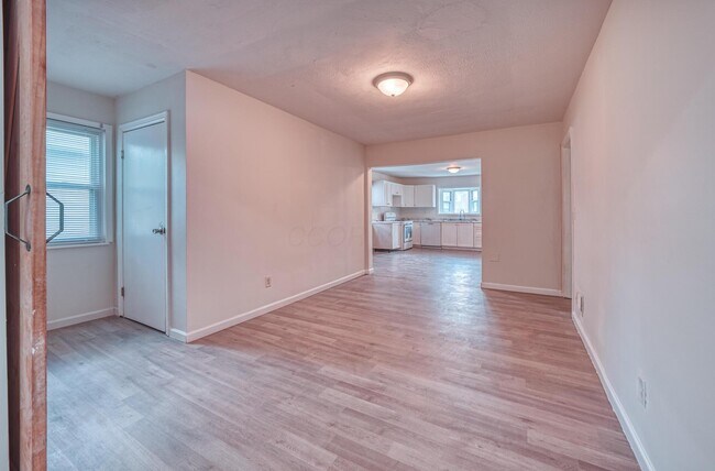 Building Photo - 1139 Miller Ave