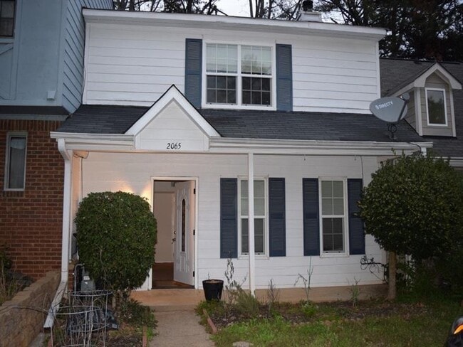 Building Photo - 2065 Vernon Commons