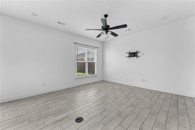 Building Photo - 2090 Wildflower Dr