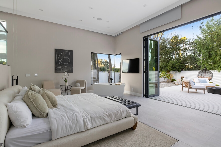 Building Photo - 22020 Alizondo Dr