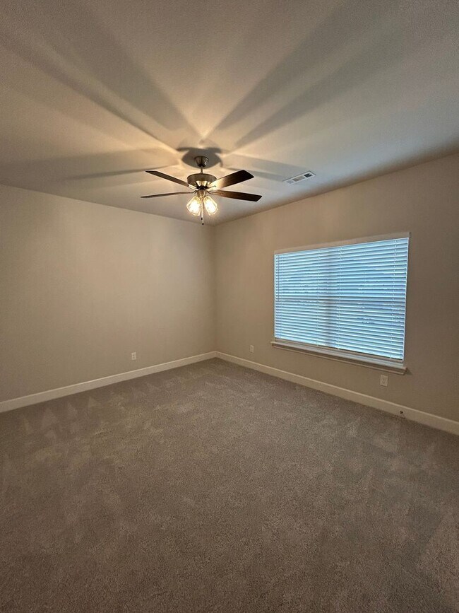 Building Photo - Beautiful Modern Home in Pea Ridge!