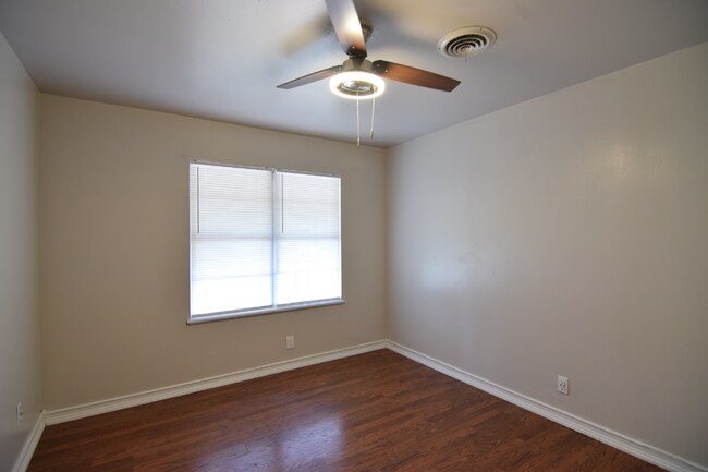 Building Photo - 311 Crockett Dr