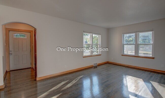 Building Photo - 700 E 36th Ave