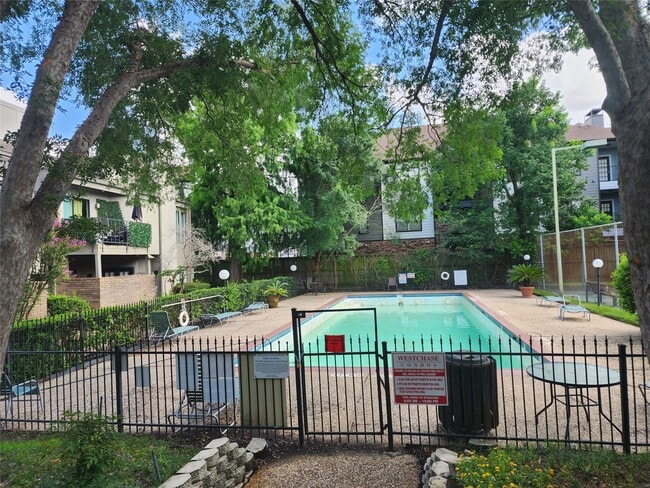 Building Photo - 10811 Richmond Ave.