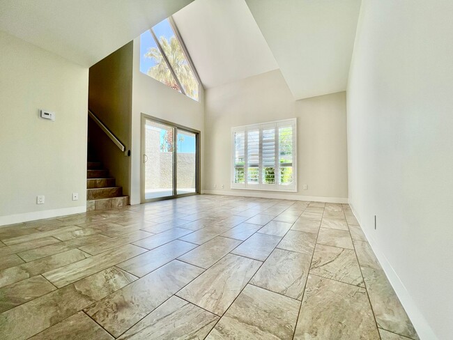 Building Photo - AVAILABLE NOW! 2 Bedroom / 2 Bathroom Cond...