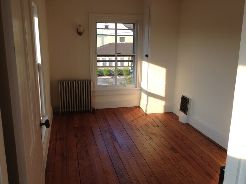 Bedroom - 105 N Main St