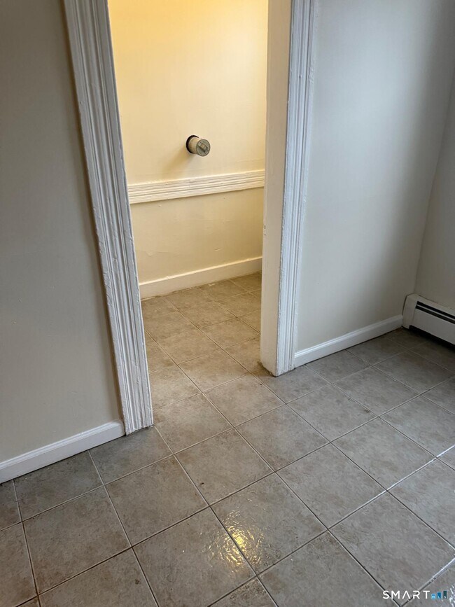 Building Photo - 1018 Hancock Ave