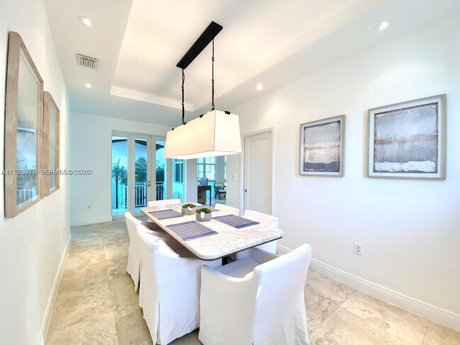 Building Photo - 350 Woodcrest Rd