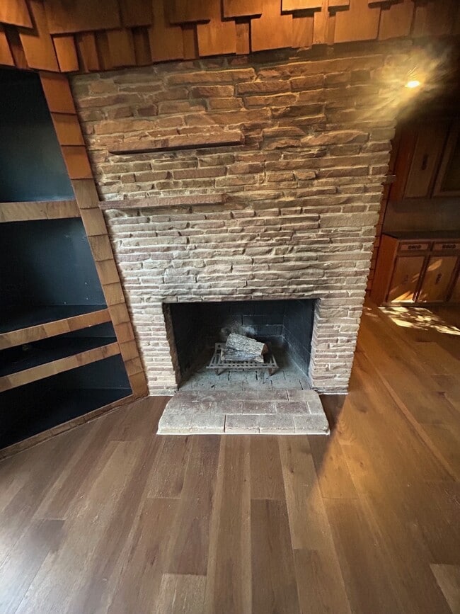 Building Photo - 1922 Vassar St