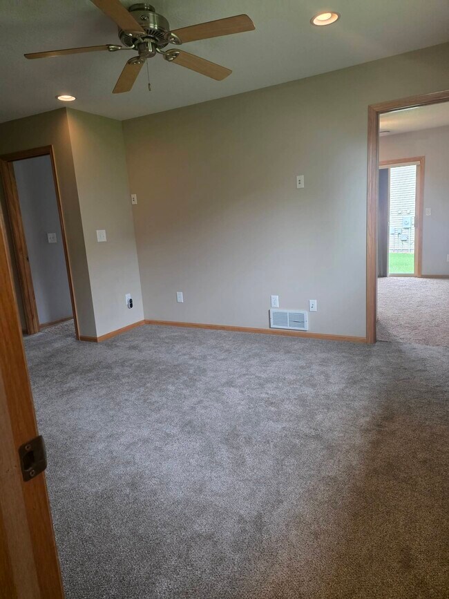 Building Photo - 9205 Orchard Cir