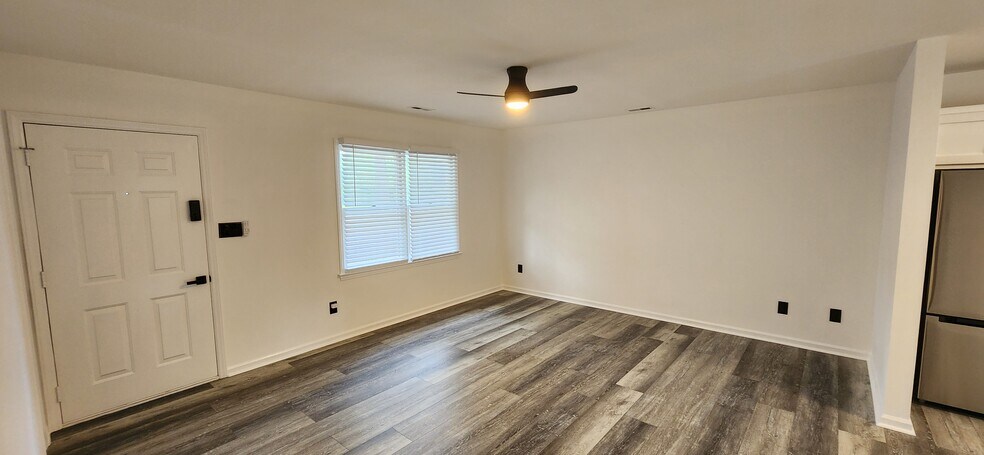 Building Photo - 2110 Twin Ave