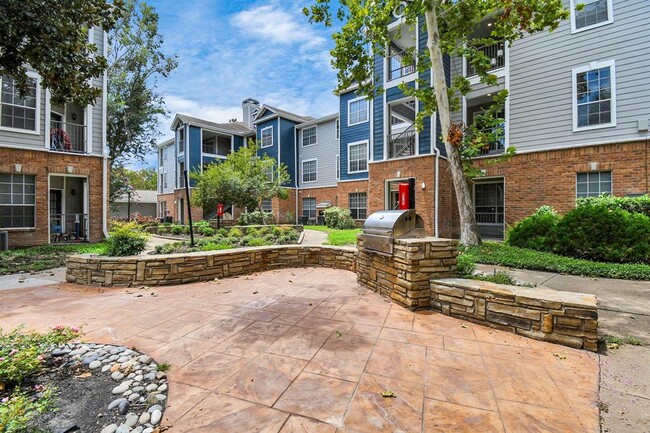 Building Photo - 3225 Woodland Park Dr