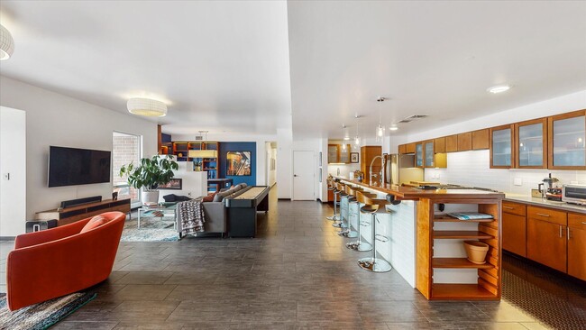 Building Photo - 3,400 SQFT CONDO IN DOWNTOWN CHAMPAIGN W/ ...