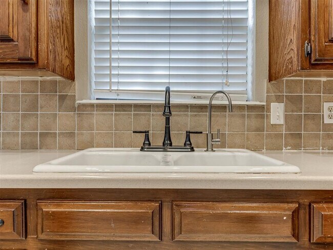 Building Photo - 2131 Jazzman Dr