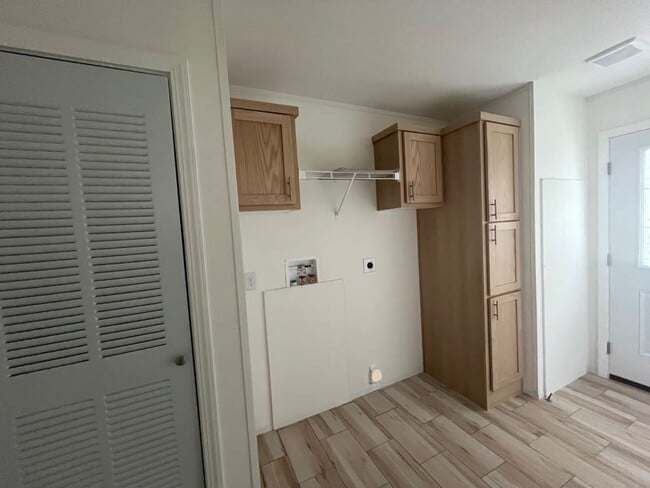 Building Photo - 282 Giraffe Dr