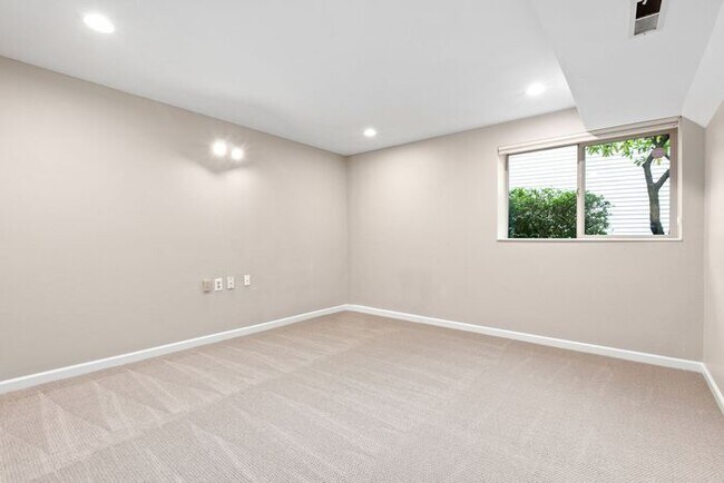 Building Photo - Air Conditioned Urban Retreat in Whispering Pines