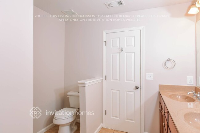 Building Photo - 1717 Hedgestone Ct