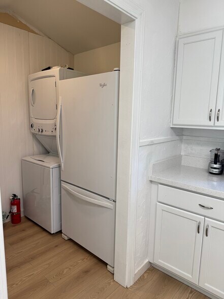 Building Photo - 820 Hope St