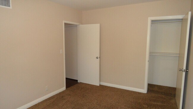 Building Photo - 344 N Shattuck Pl