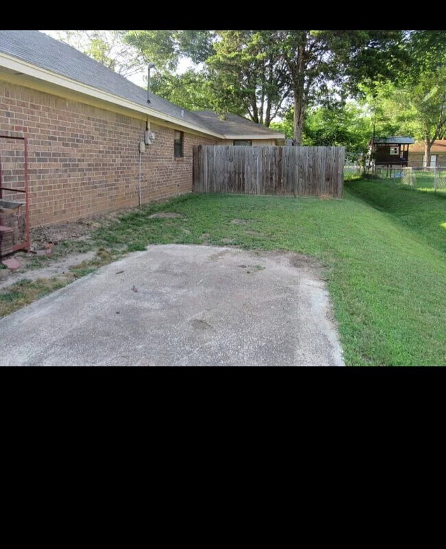 Primary Photo - 205 Clover Ln