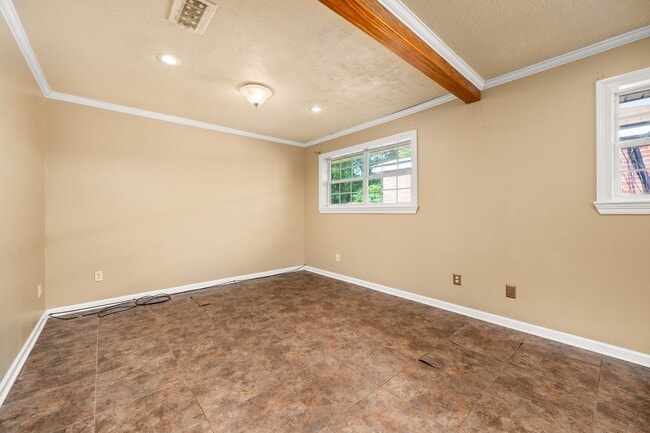 Building Photo - 2020 Clover Ln