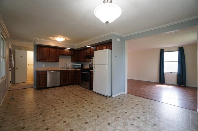 Building Photo - 2551 E Sandy Dr