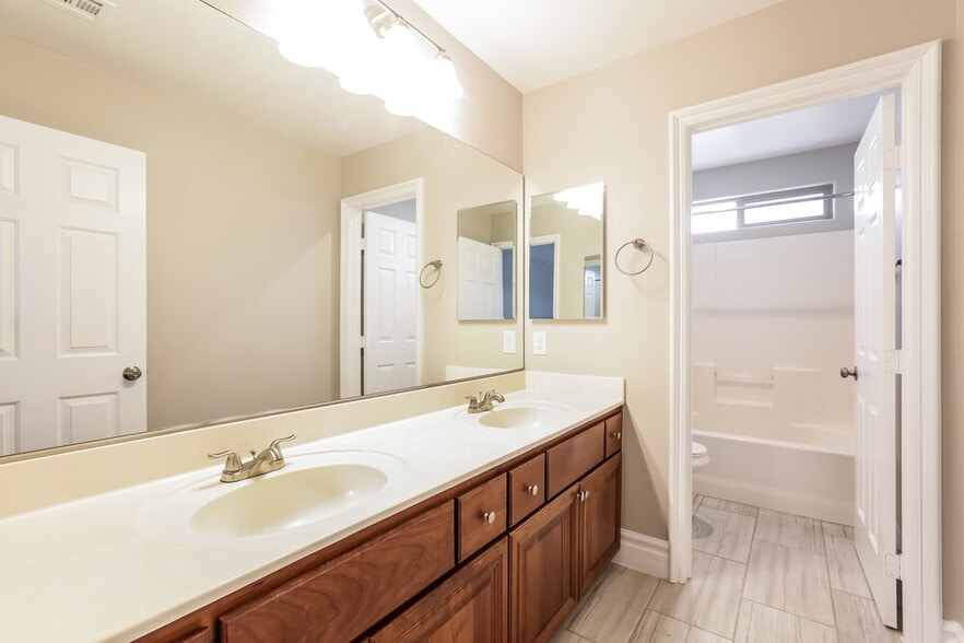 Building Photo - 196 Broken Putter Way