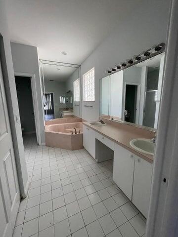 Building Photo - 12077 Pointe Cir