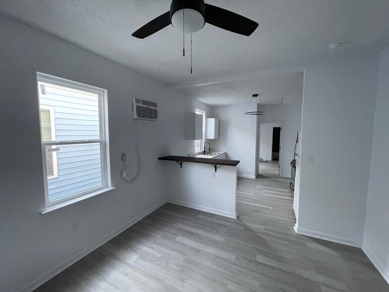 Primary Photo - 2550 N Rocheblave St