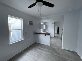 Building Photo - 2550 N Rocheblave St