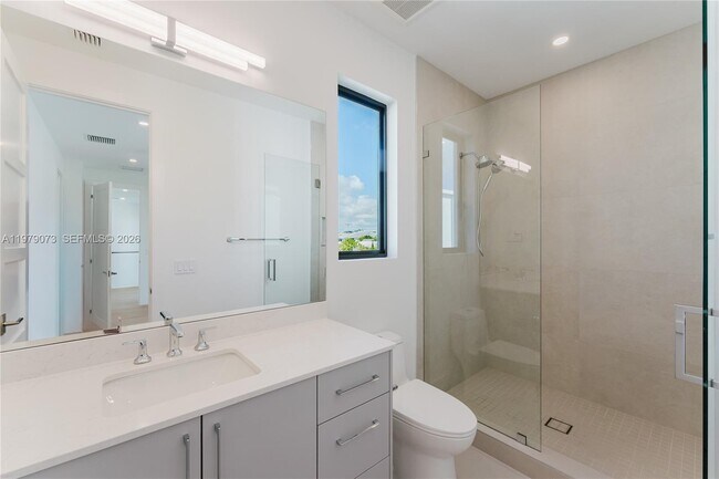 Building Photo - 464 NE 6th St