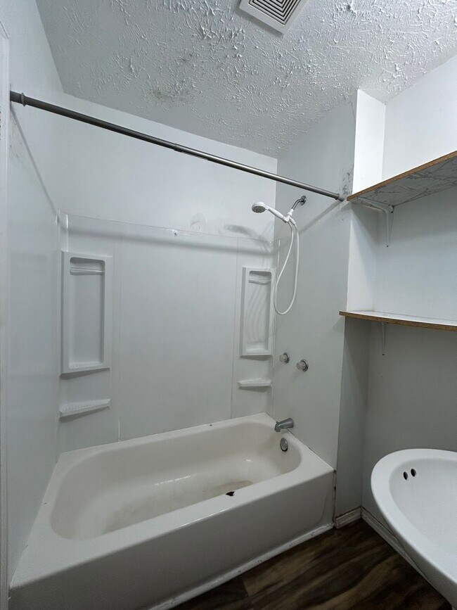 Building Photo - ** Move in Special ** 2-Bedroom, 1-Bathroom Home with Basement – $1,075/Month