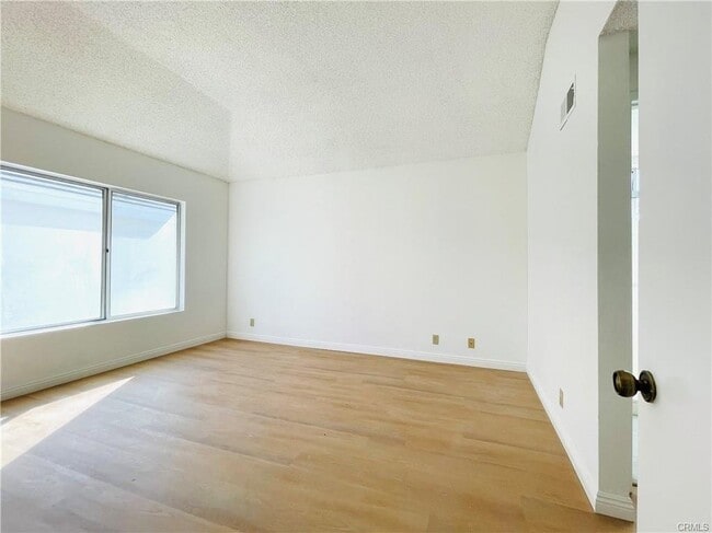 Building Photo - 28 Spinnaker