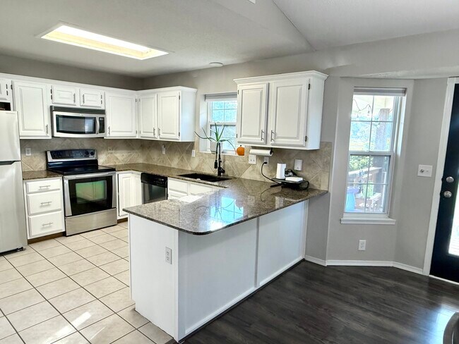 Building Photo - 421 Stoney Point Cir