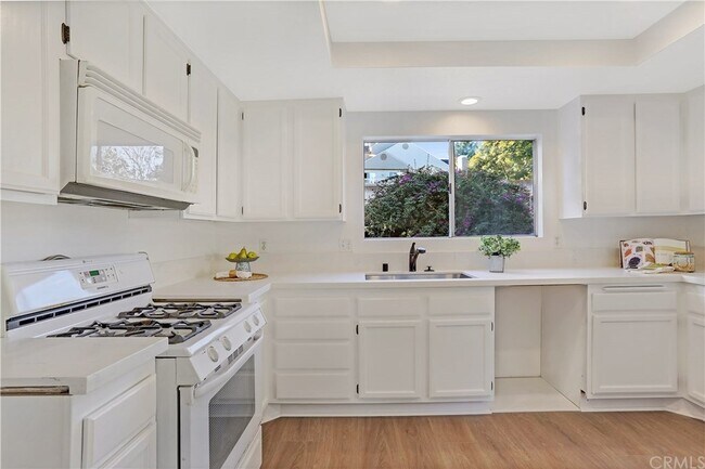 Building Photo - 1 Sandalwood