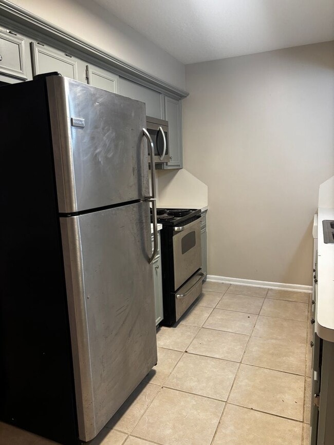 Building Photo - 2 bedroom 2 bath