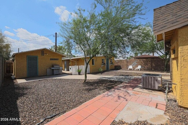 Building Photo - 1005 E Moreland St